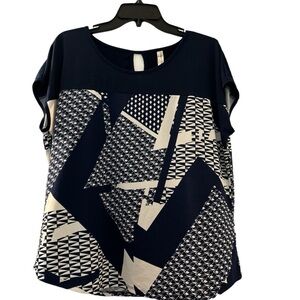 PreSeption Concept top, cap sleeves, round neckline, blackk and gray geometric.